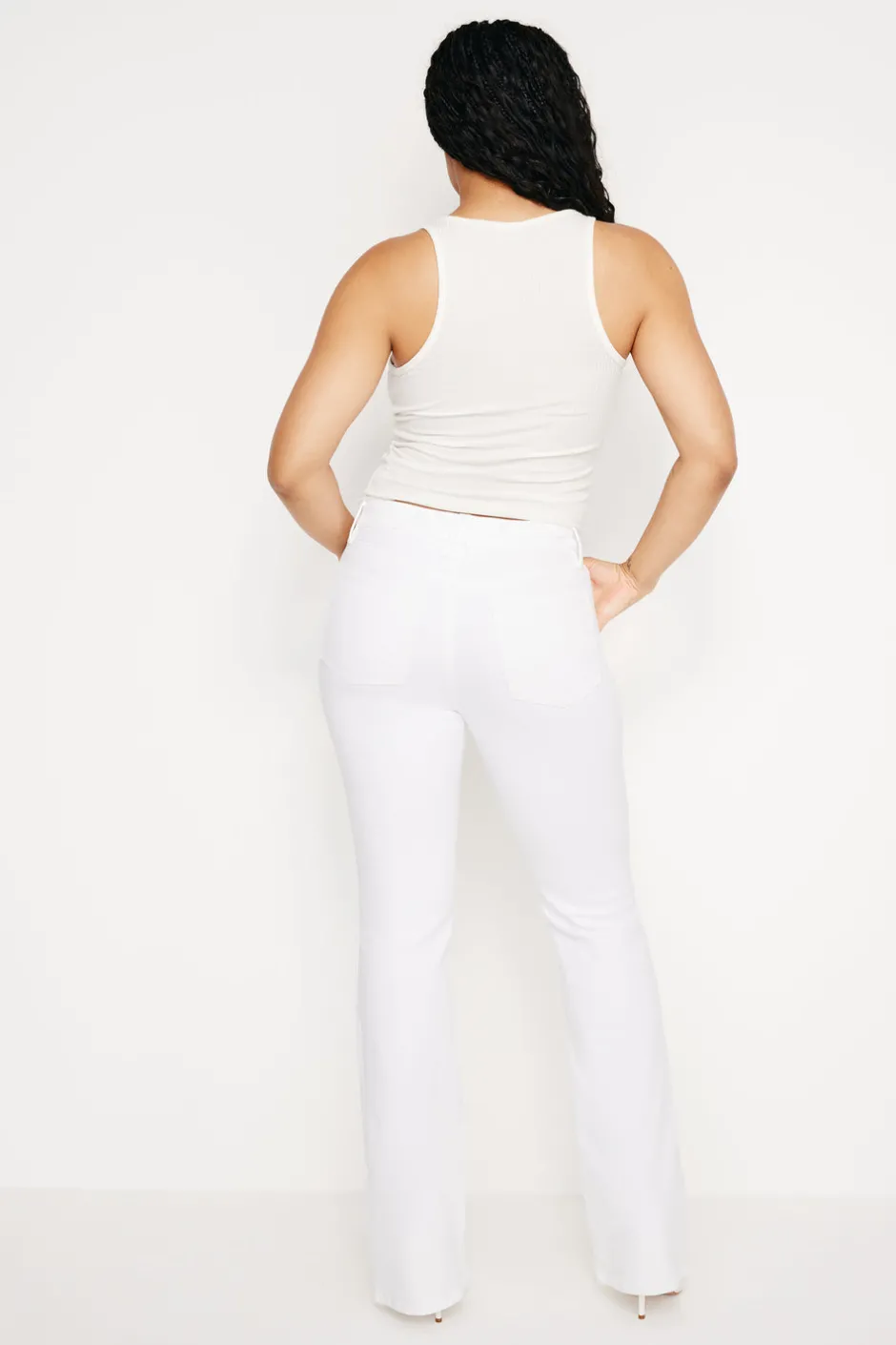 Good American Bootcut & Flare<GOOD CLASSIC BOOTCUT LIGHT COMPRESSION JEANS White001