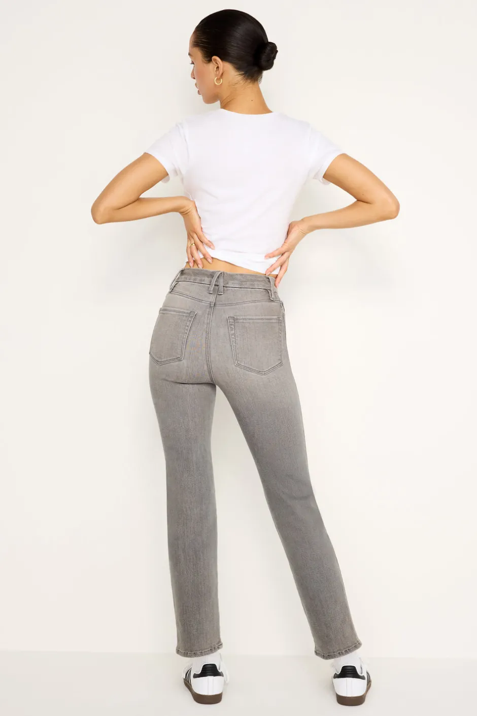 Good American Straight<GOOD CURVE STRAIGHT LIGHT COMPRESSION JEANS Black336