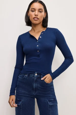 Good American Tops<JEANIUS FITTED HENLEY Indigo377