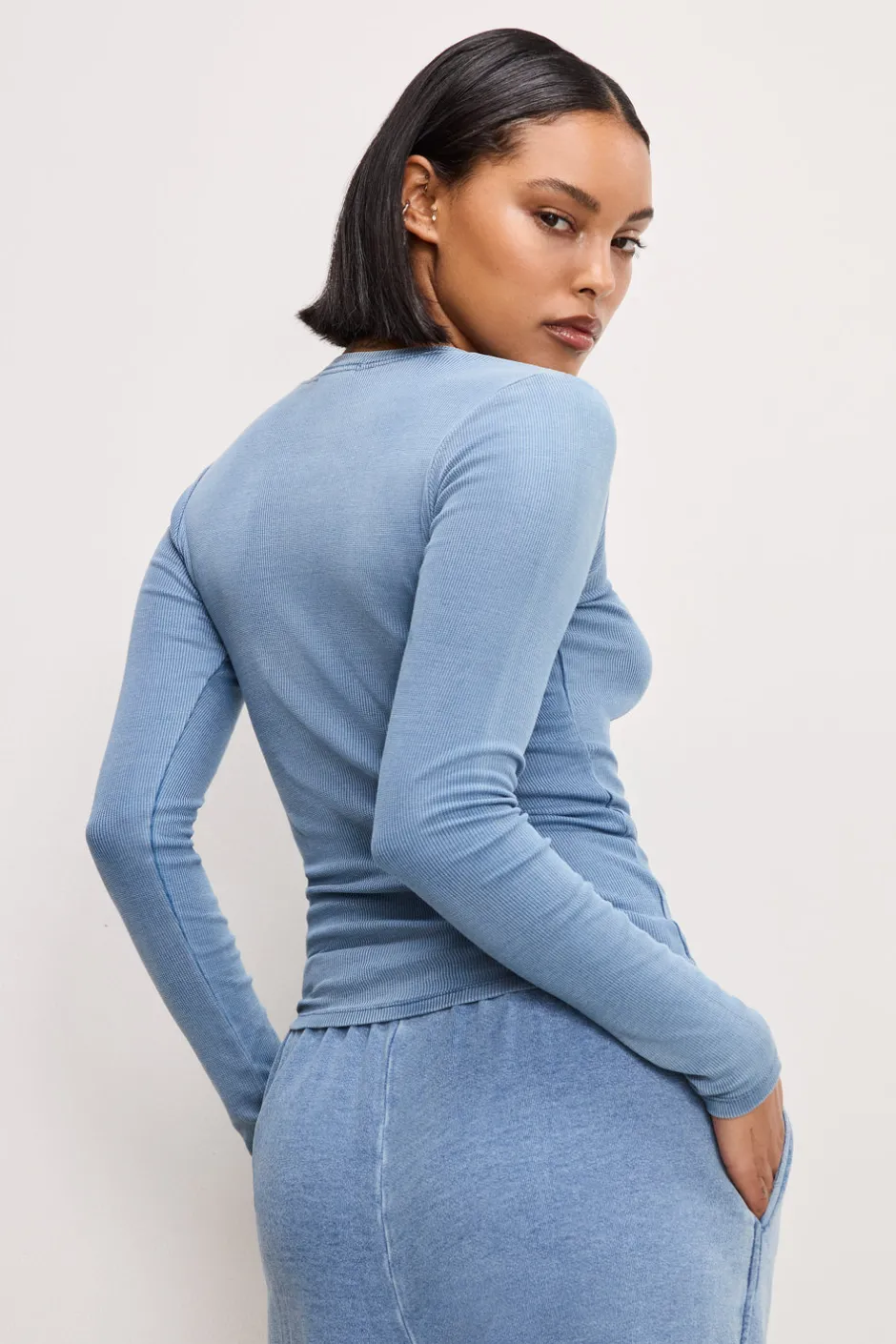 Good American Tops<JEANIUS FITTED HENLEY Indigo376