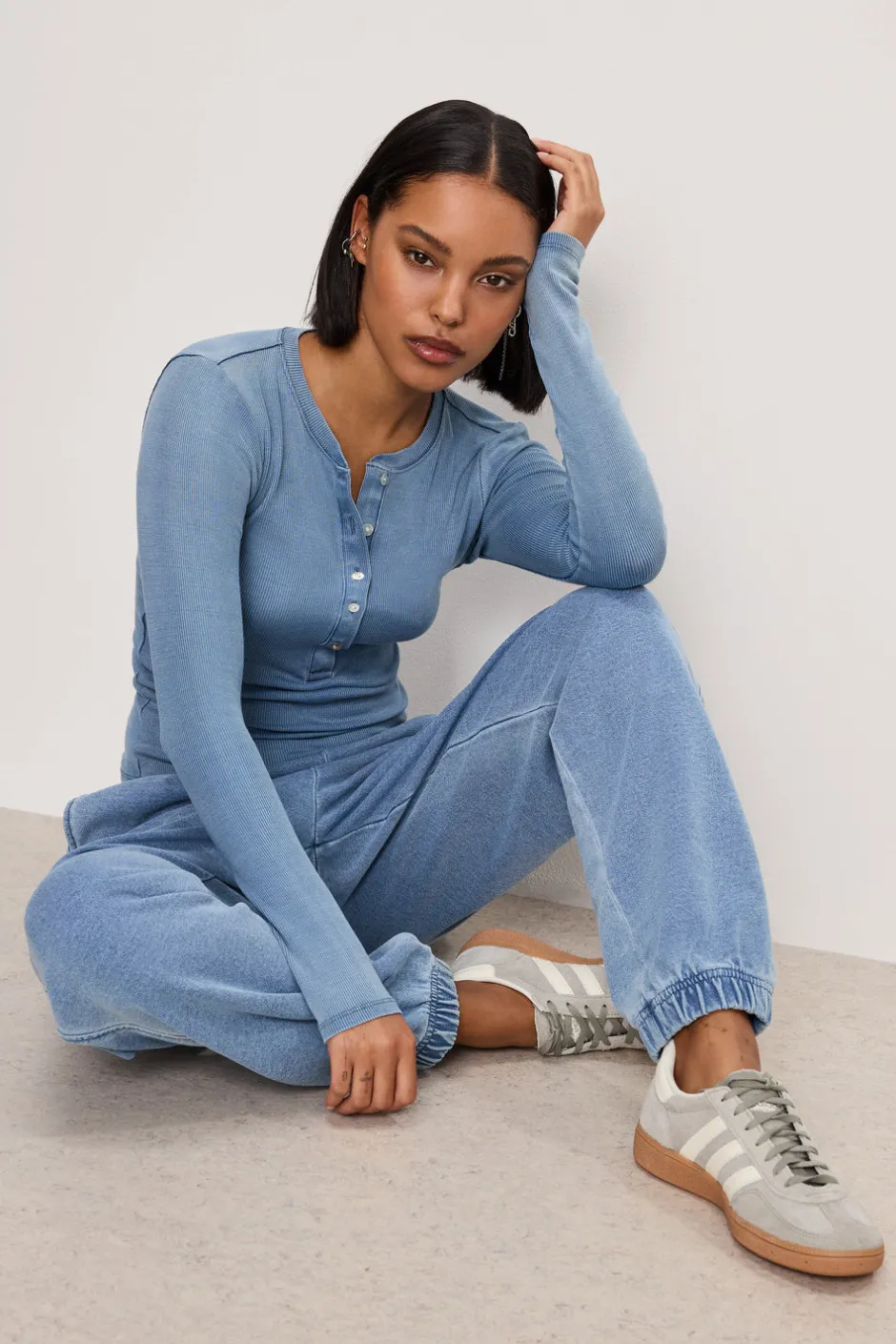 Good American Tops<JEANIUS FITTED HENLEY Indigo376